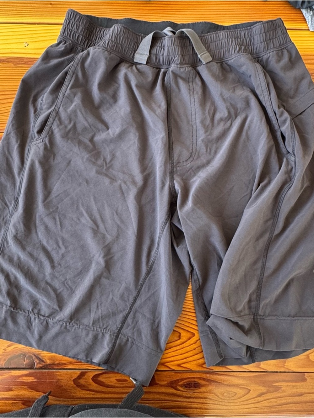 Men's Large Lululemon Active Shorts in Grey